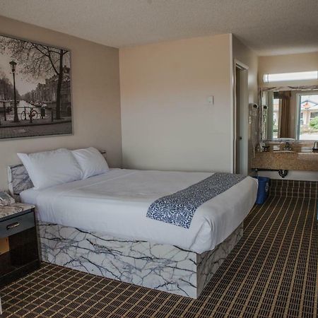 Canadian Motel North Battleford Buitenkant foto