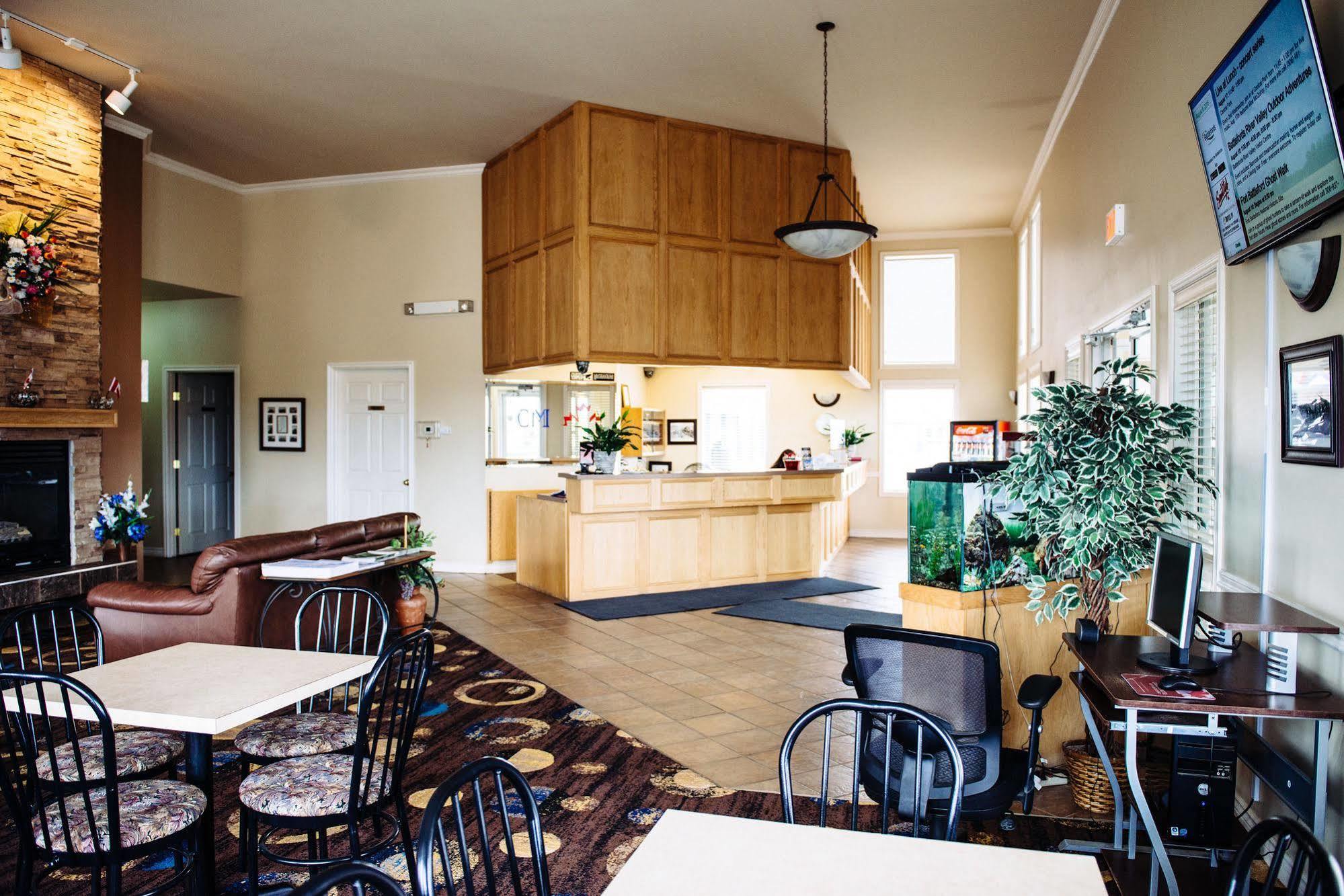 Canadian Motel North Battleford Buitenkant foto