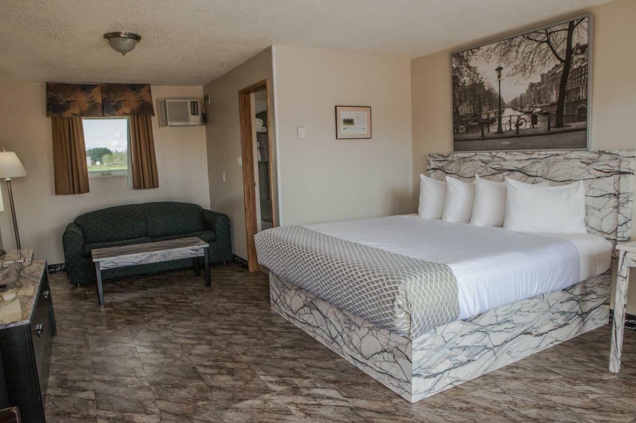 Canadian Motel North Battleford Buitenkant foto